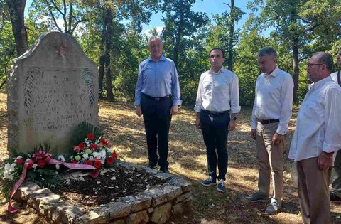 Incontro tradizionale di cittadini e combattenti a Rušnjak