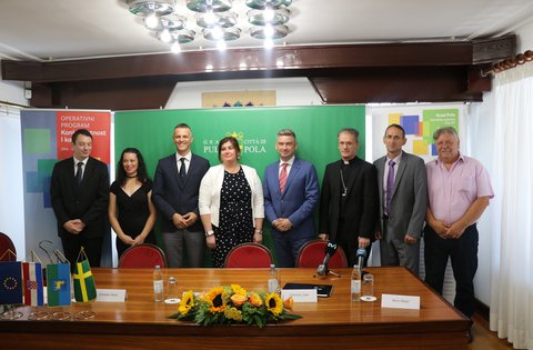 Potpisani ugovori vrijedni 100 milijuna kuna za obnovu prirodne baštine, nabavu autobusa i izgradnju hospicija
