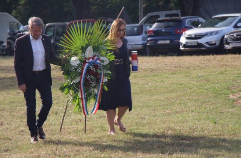 Zamjenica župana Jessica Acquavita položila vijence povodom Dana antifašističke borbe u Plovaniji