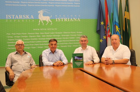 Il presidente Miletić ha ricevuto in dono la „Monografia dei Bosniaci dell'Istria“