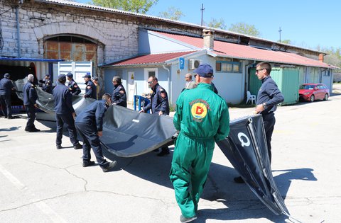 La Regione Istriana ha acquistato una preziosa attrezzatura per prevenire la diffusione di sostanze inquinanti nel mare