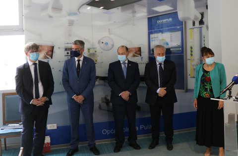 È stato messo solennemente in funzione l'apparecchio per la preparazione centrale dei citostatici nell'Ospedale generale di Pola