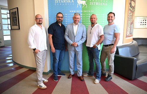Il presidente Miletić ha ricevuto i membri del gruppo Night Express in occasione dei loro 20 anni di attività