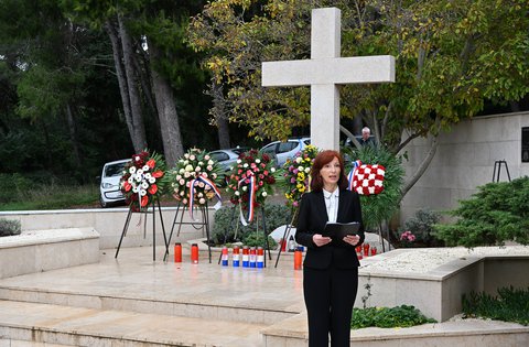 Polaganjem vijenaca svečano obilježen blagdan Svih svetih i Dušni dan