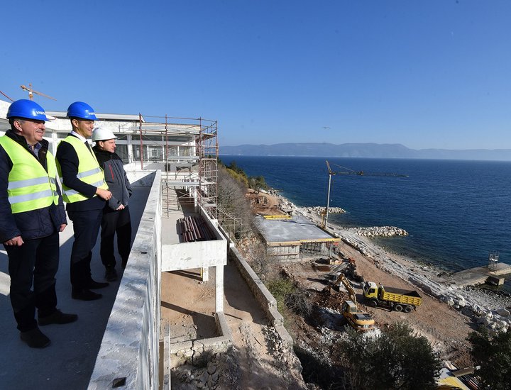 Izgradnja dva luksuzna ljetovališta Valamar Rivijere u Rapcu u punom jeku