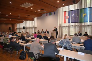 L’Assemblea della Regione Istriana chiede il ritiro della decisione sui rifiuti provenienti da Gospić e istituisce un Gruppo di lavoro per il monitoraggio della qualità dell’aria a Koromačno