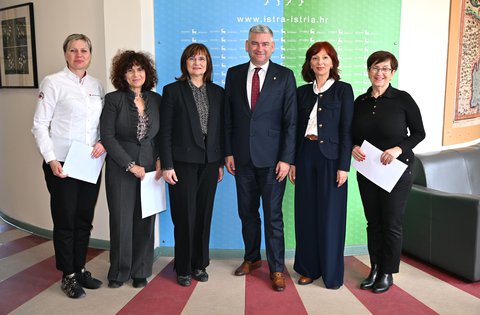 Istarska županija nastavlja snažno ulagati u socijalnu skrb - Dodijeljeno gotovo 500.000 eura za podršku ranjivim skupinama i razvoj socijalnih usluga