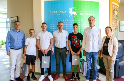 Il presidente Miletić ha ricevuto la squadra di pallacanestro di Pisino, vincitrice dell'argento