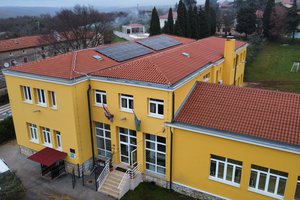 Završena ugradnja fotonaponskih elektrana na školama u Vižinadi i Kanfanaru