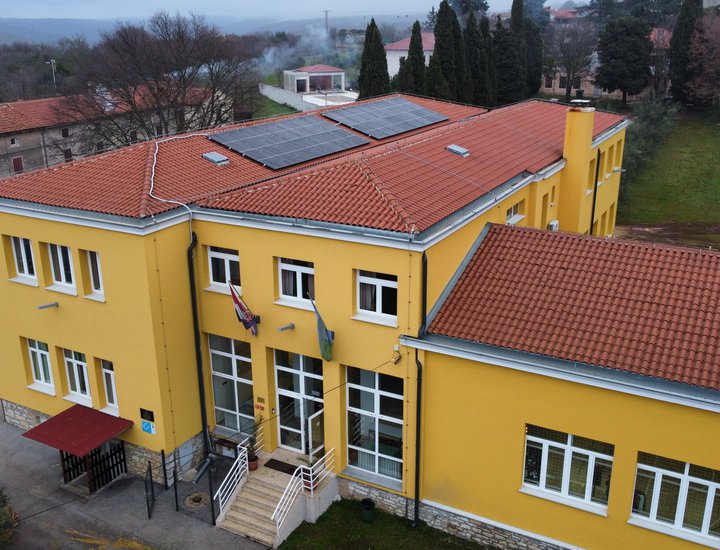 Završena ugradnja fotonaponskih elektrana na školama u Vižinadi i Kanfanaru