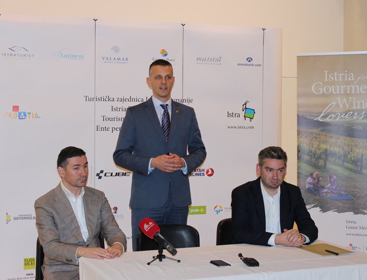 Presentata la nuova app per cellulari "Gourmet&Wine Lovers"