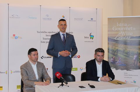 Predstavljena nova mobilna aplikacija "Gourmet&Wine Lovers"