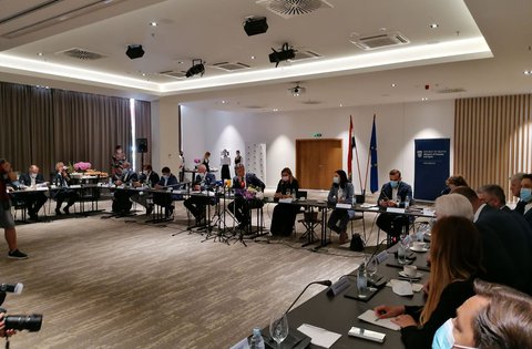 Il presidente Miletić all'incontro con il presidente del governo della RC e i rappresentanti del settore turistico