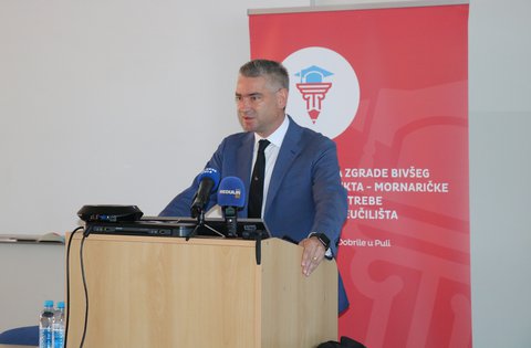 Il presidente Miletić alla presentazione del progetto „Riqualifica dell'ex edificio militare – Ospedale della Marina, per le esigenze dell’Università istriana di scienze applicate“