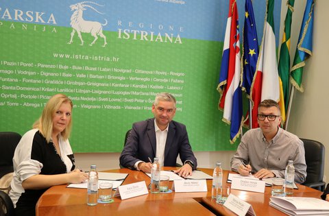 Istarska županija kroz projekt „Iz mora do Buja“ potiče zdravu morsku prehranu za školarce