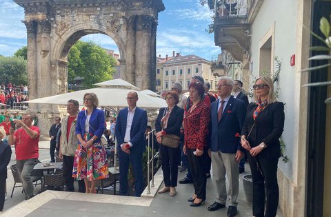 Come tradizione vuole, in Piazza Port'Aurea a Pola è stato celebrato il Primo Maggio