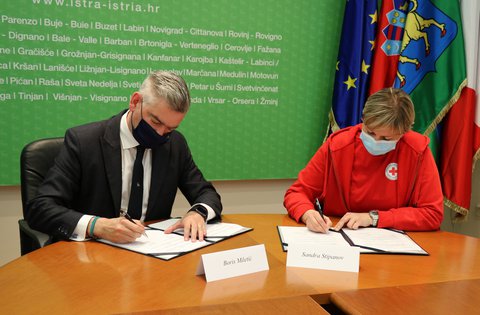 Quasi un milione di kune dal Bilancio della Regione Istriana per le attività della Società della Croce rossa della Regione