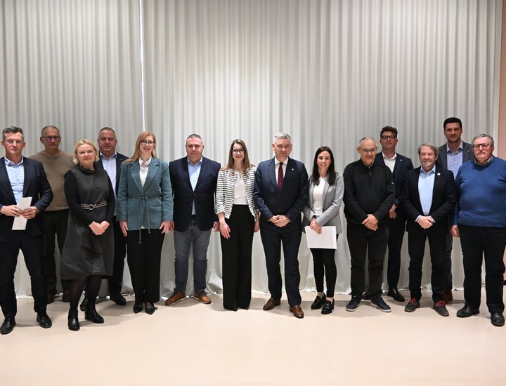 Kultura kao temelj identiteta: Župan Miletić potpisao 21 ugovor za projekte materijalne i nematerijalne kulturne baštine vrijedne 98.060 eura