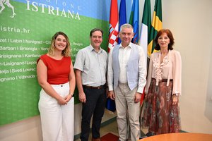 Istarski župan Boris Miletić i načelnik Pićna Dean Močinić razgovarali o mogućnostima rekonstrukcije i prenamjene nekadašnje škole u Krbunima