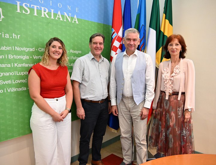 Istarski župan Boris Miletić i načelnik Pićna Dean Močinić razgovarali o mogućnostima rekonstrukcije i prenamjene nekadašnje škole u Krbunima