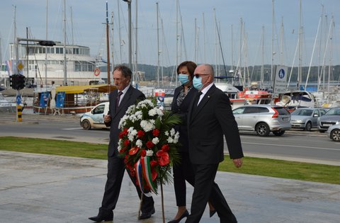 Polaganjem vijenaca obilježeni blagdani Svih svetih i Dušni dan